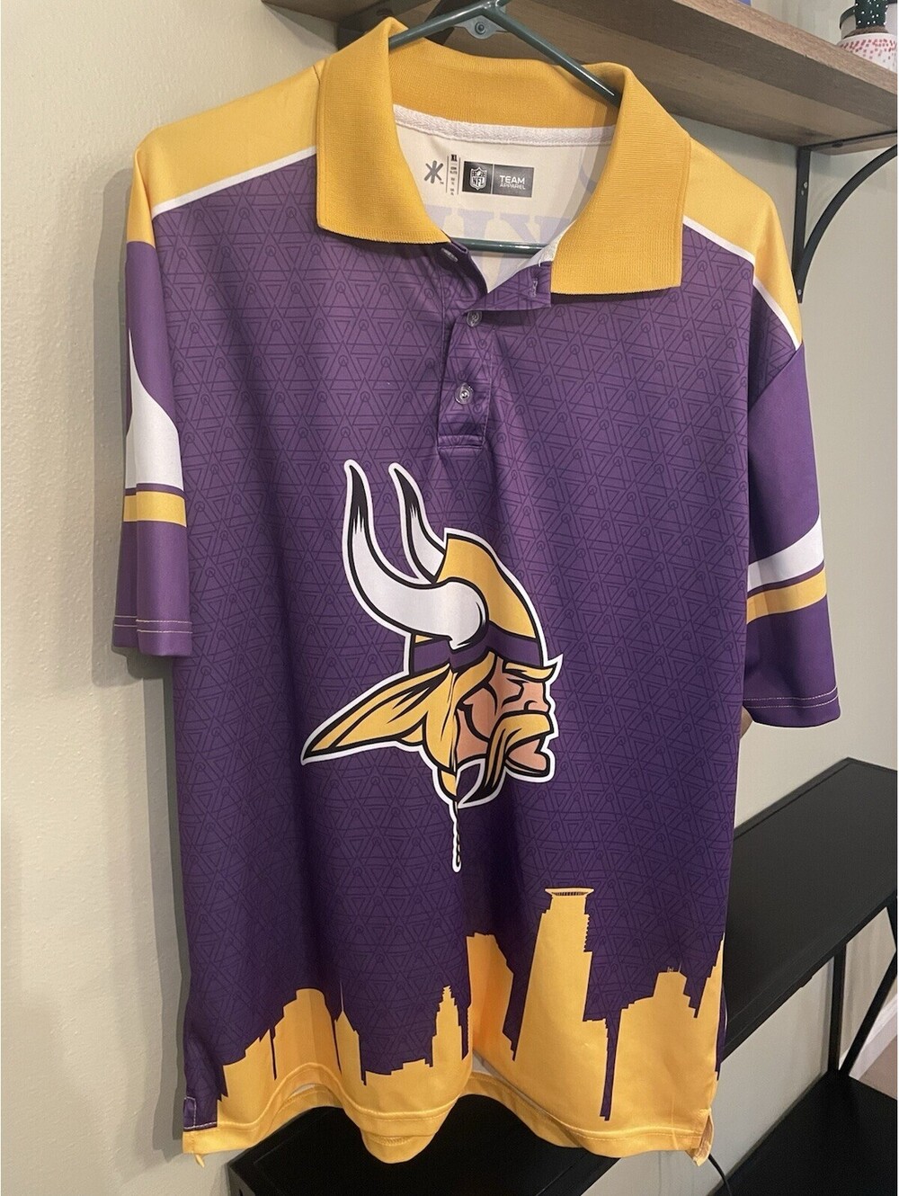 Minnesota Vikings NFL Team Apparel Mens XL Polyester Button Shirt City Big Logo